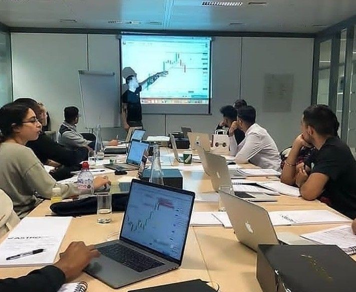 Asesoría para tesis de Economía Financiera, Banca y Bolsa